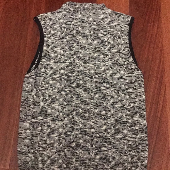 Flattering Marciano top - Picture 3 of 4